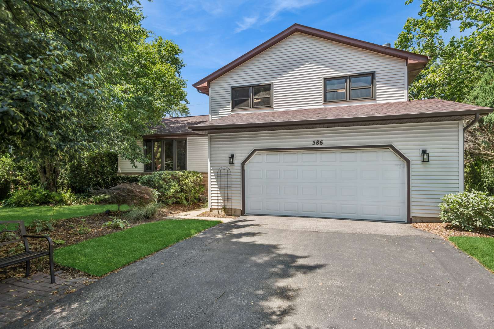 586 N Garfield BLVD, Grayslake, IL 60030
