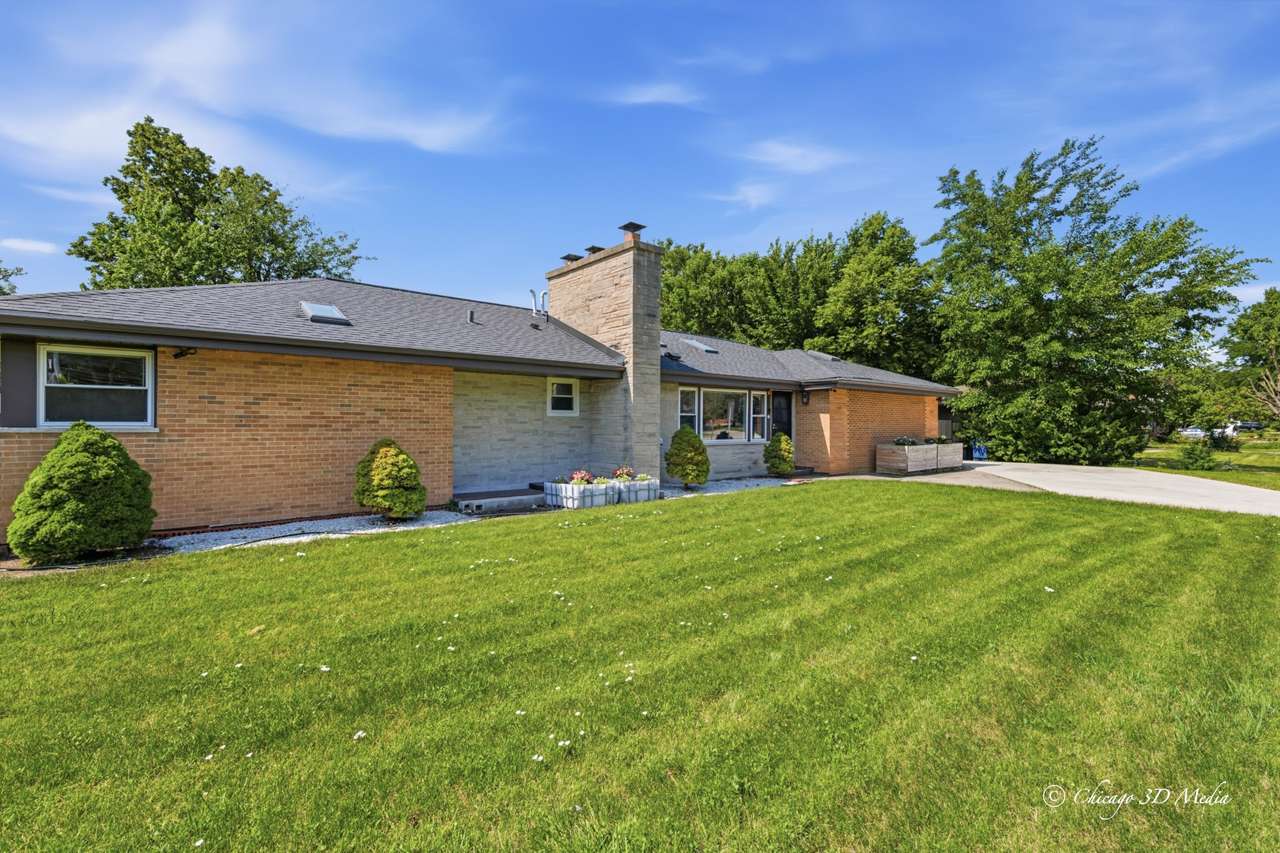95 E Thacker ST, Des Plaines, IL 60016