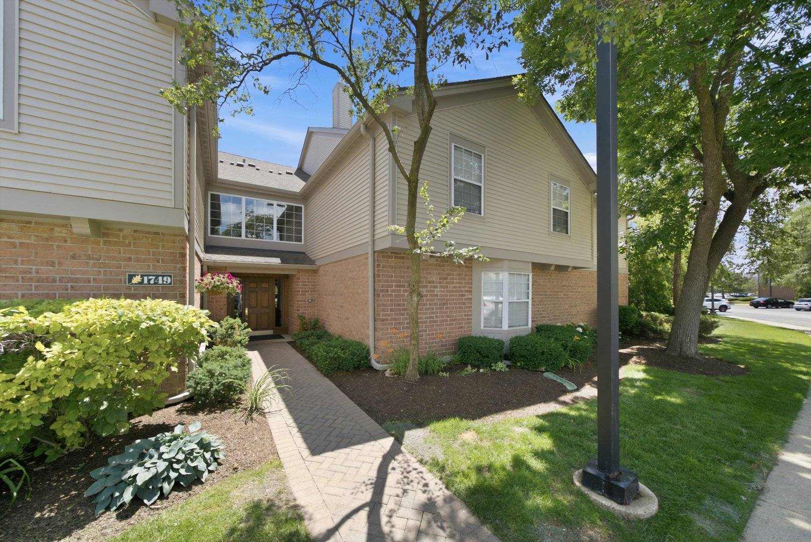 1749 Eastwood CT #6, Schaumburg, IL 60195