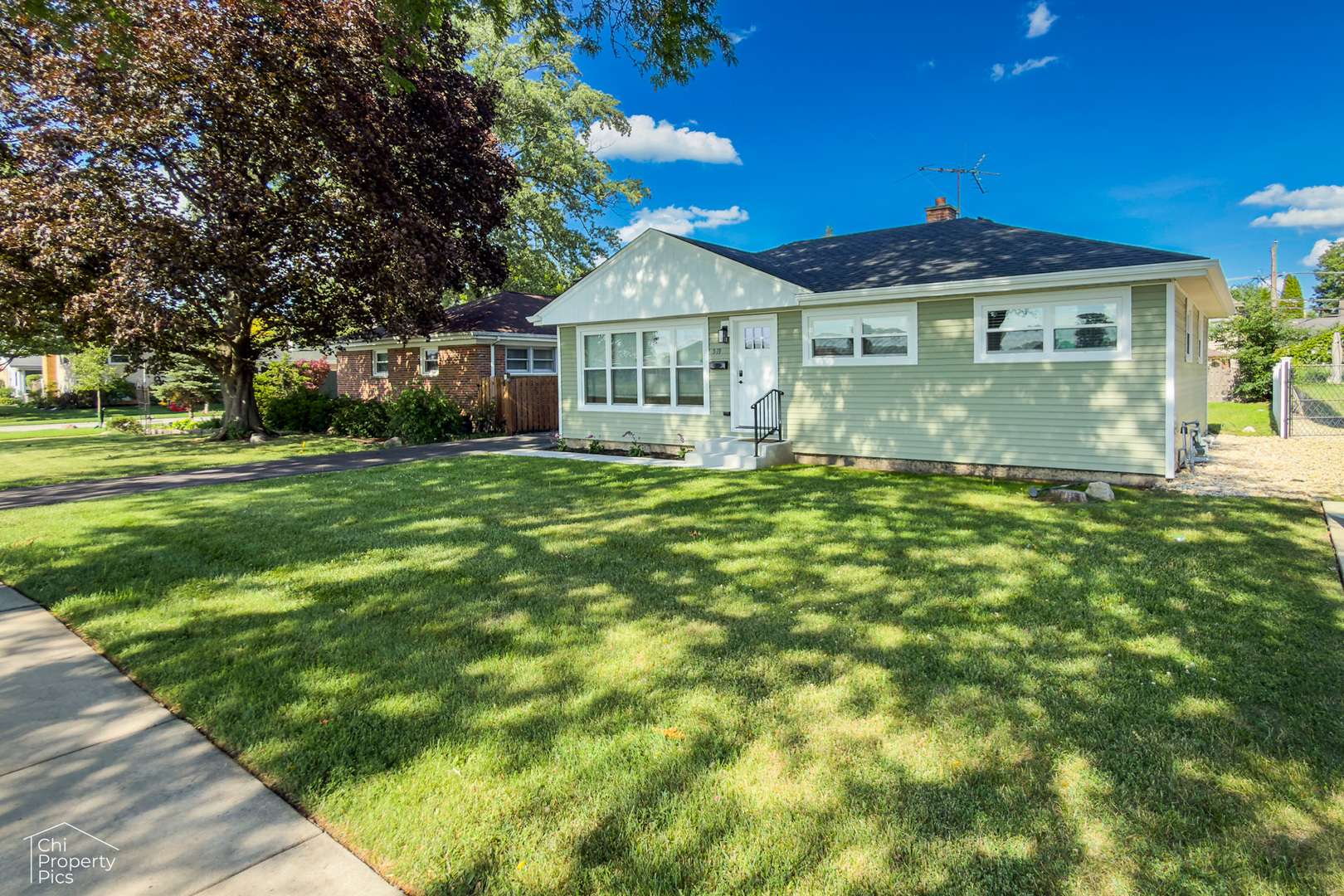 519 N Forest AVE, Mount Prospect, IL 60056