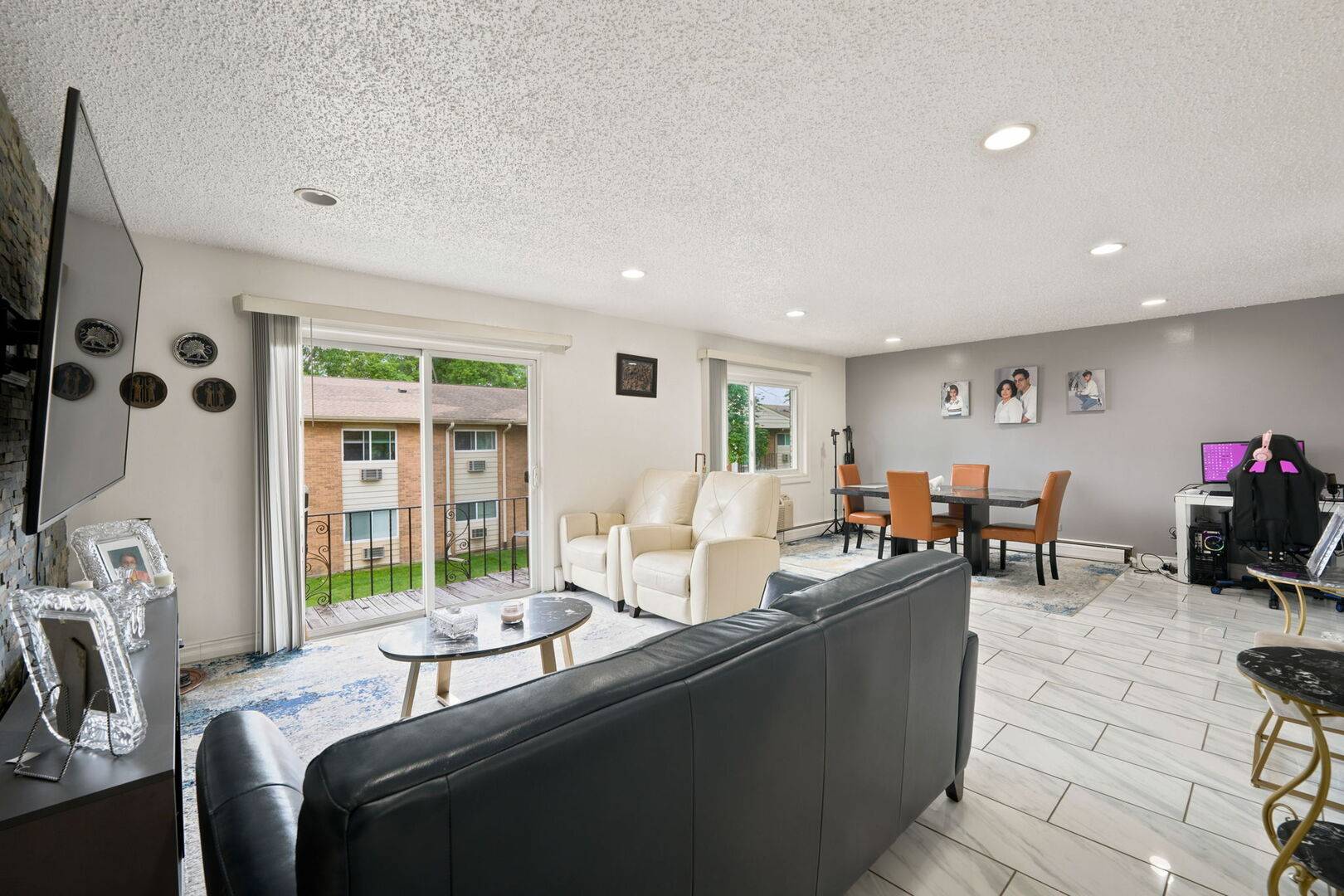 8996 Kennedy DR #2G, Des Plaines, IL 60016