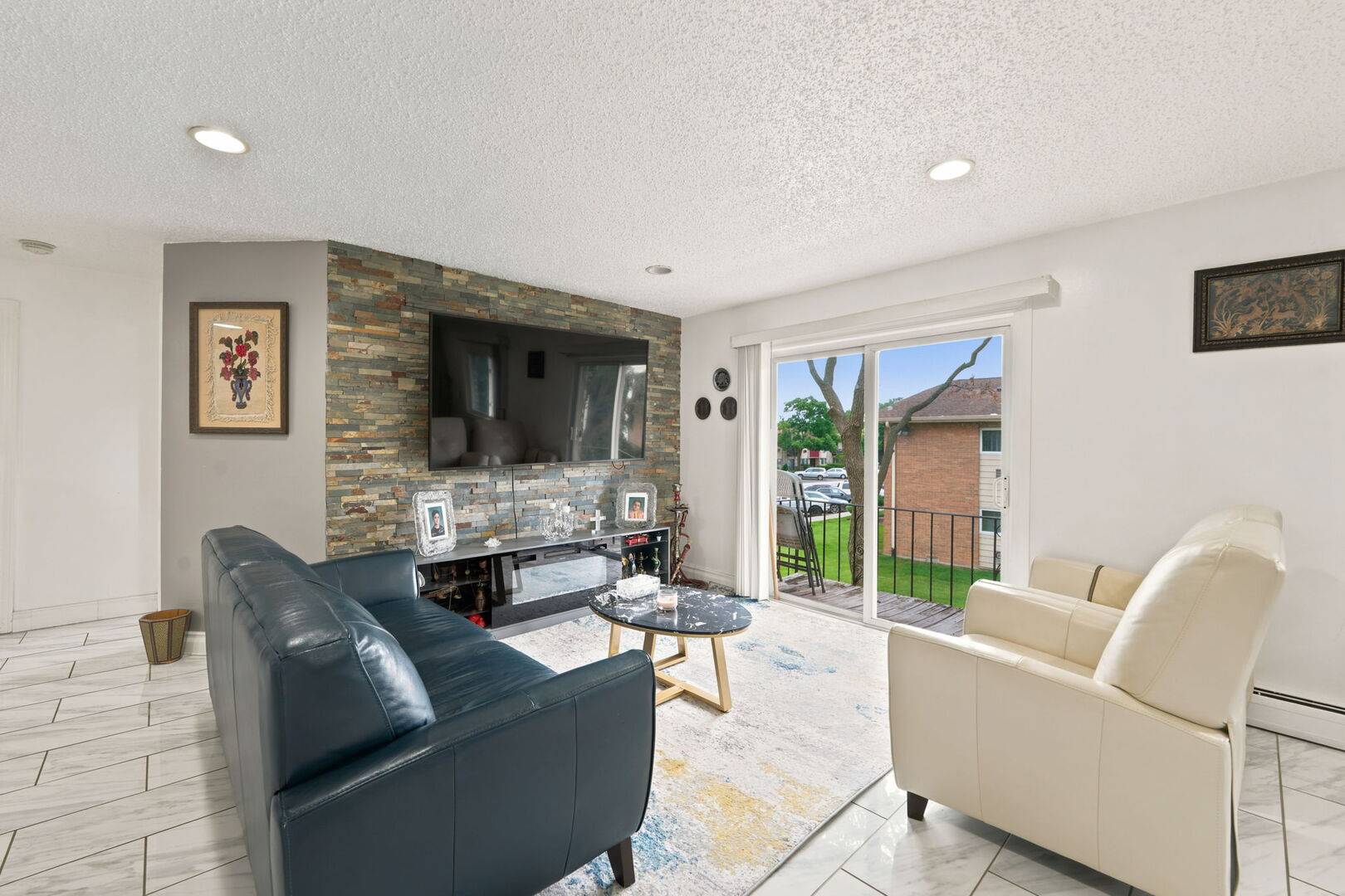 8996 Kennedy DR #2G, Des Plaines, IL 60016