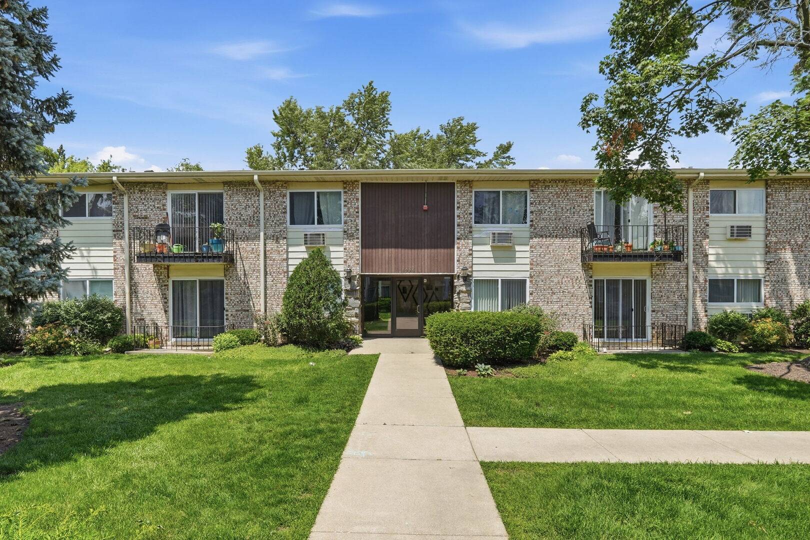 8996 Kennedy DR #2G, Des Plaines, IL 60016