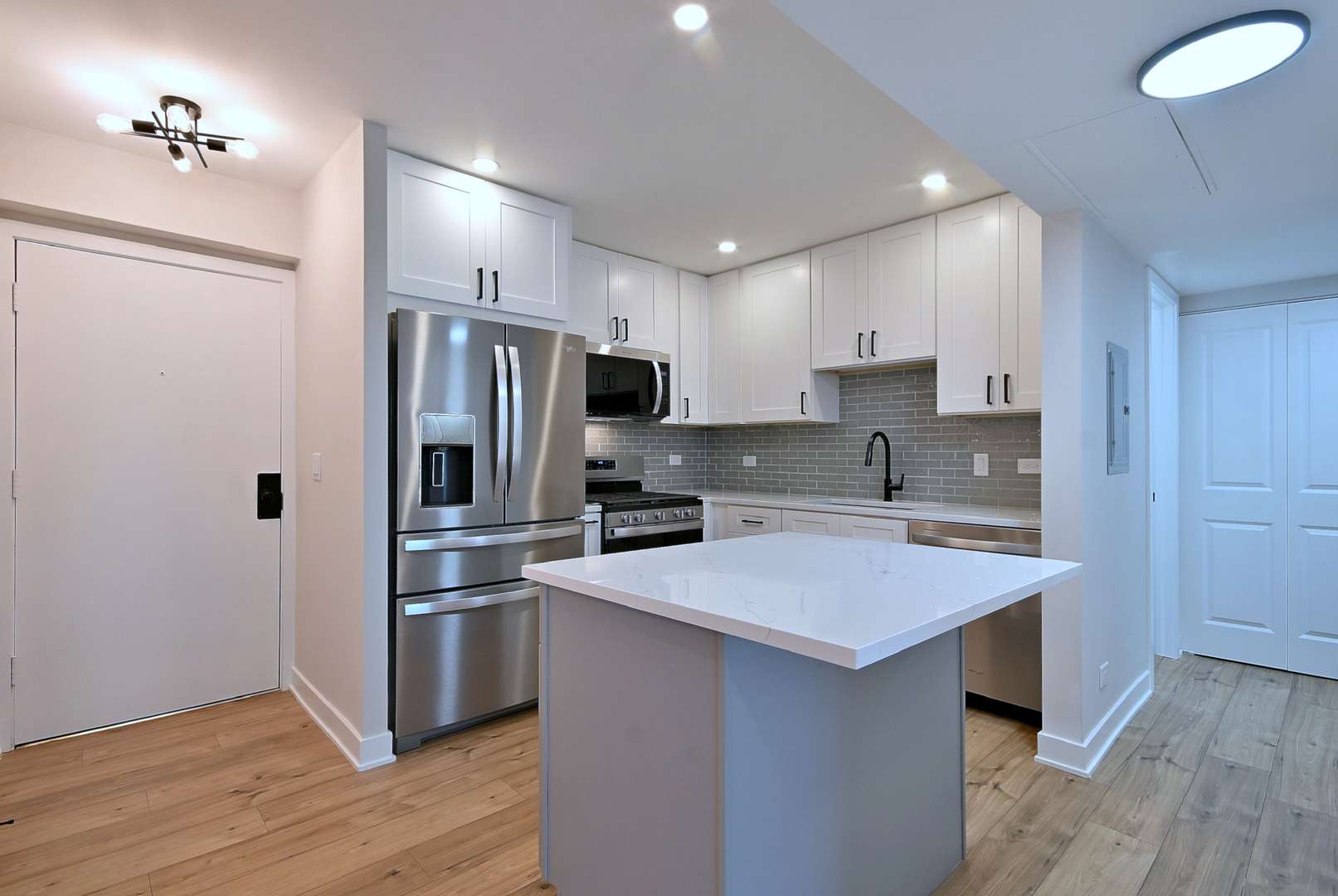 700 Wellington AVE #207, Elk Grove Village, IL 60007