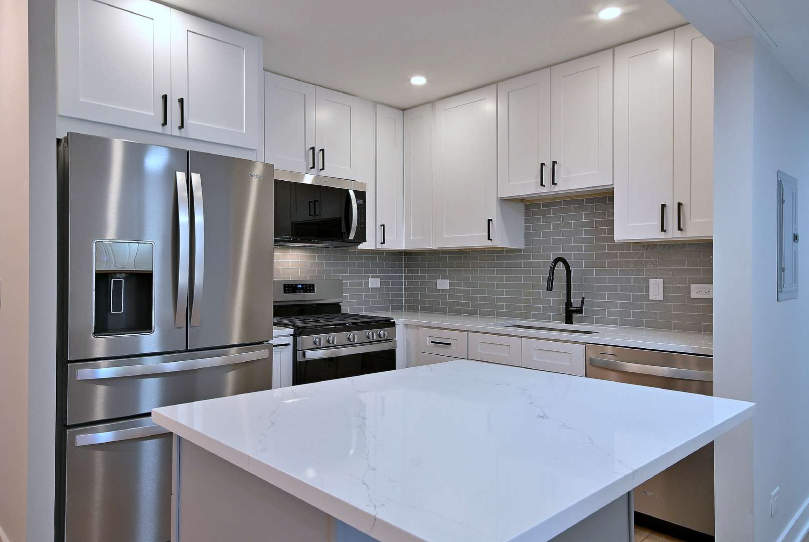 700 Wellington AVE #207, Elk Grove Village, IL 60007