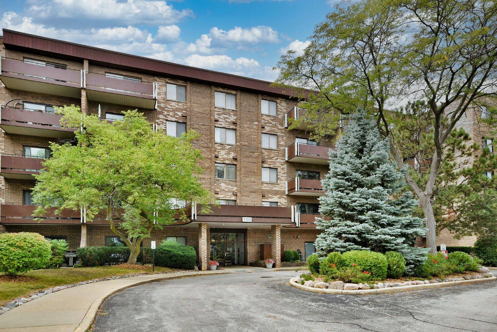 700 Wellington AVE #207, Elk Grove Village, IL 60007