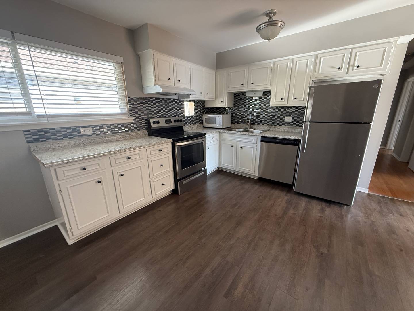 9 Scotdale RD #4, La Grange Park, IL 60526