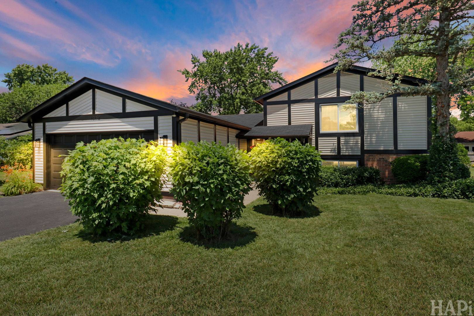 166 E Cunningham DR, Palatine, IL 60067