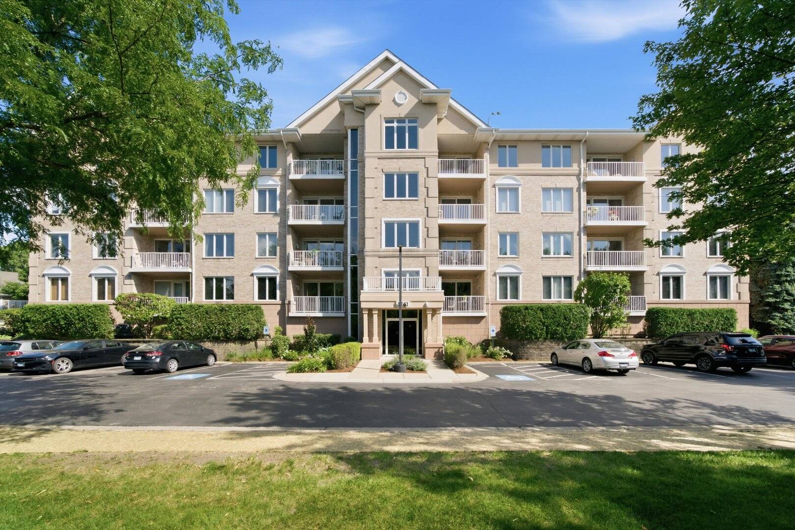 1761 Pavilion WAY #301, Park Ridge, IL 60068