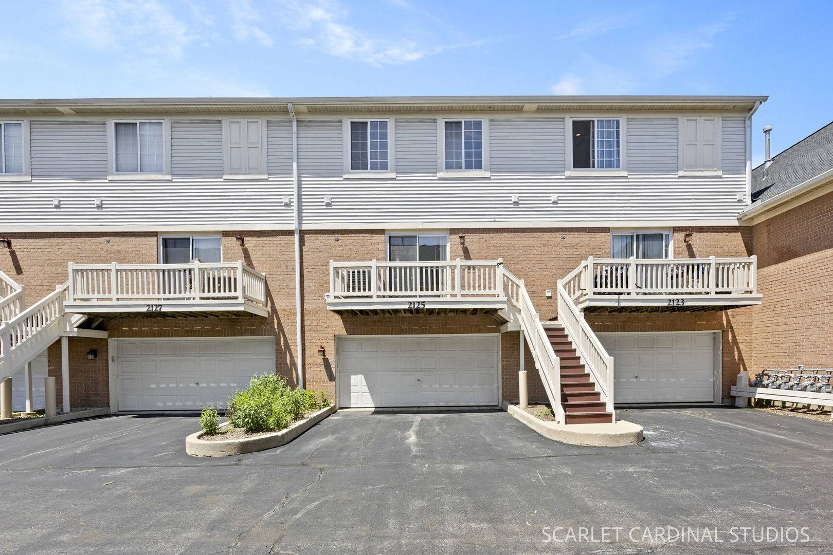 2125 W Concord LN, Addison, IL 60101