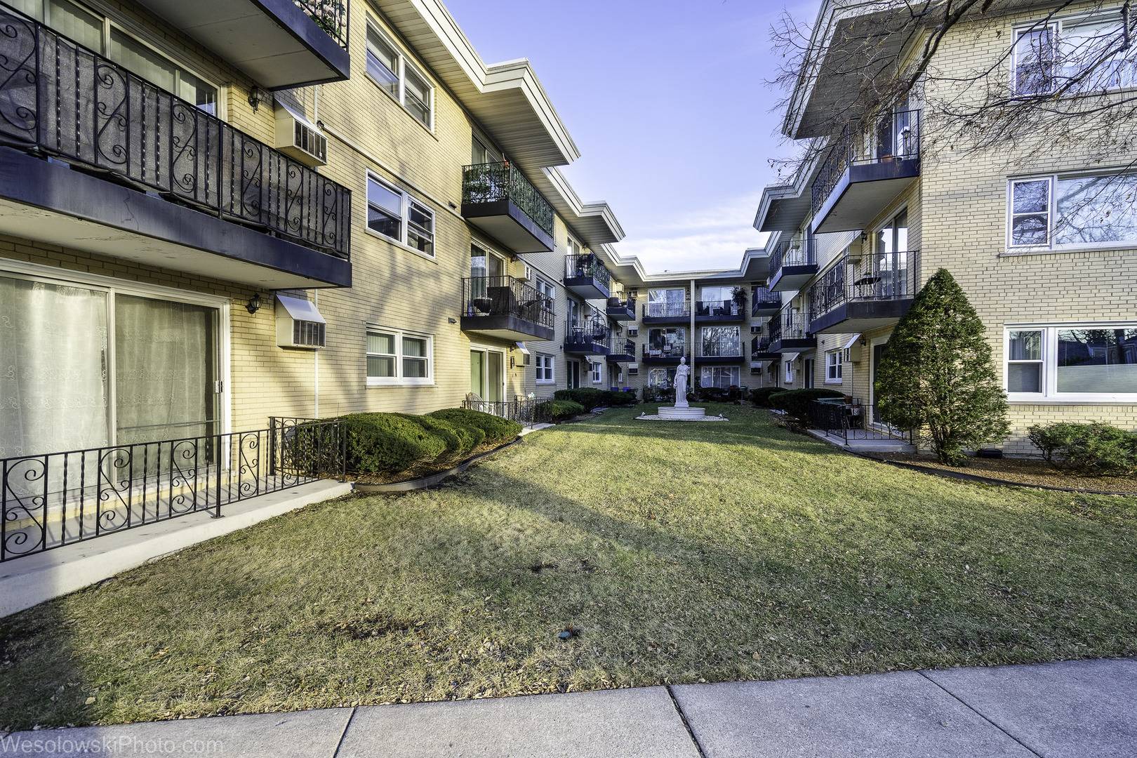 6161 W HIGGINS AVE #8, Chicago, IL 60630