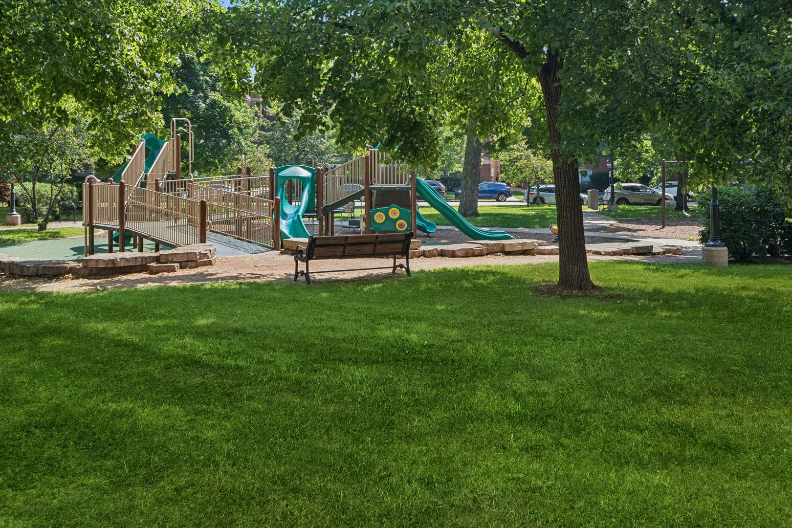 525 Chicago AVE #I, Evanston, IL 60202