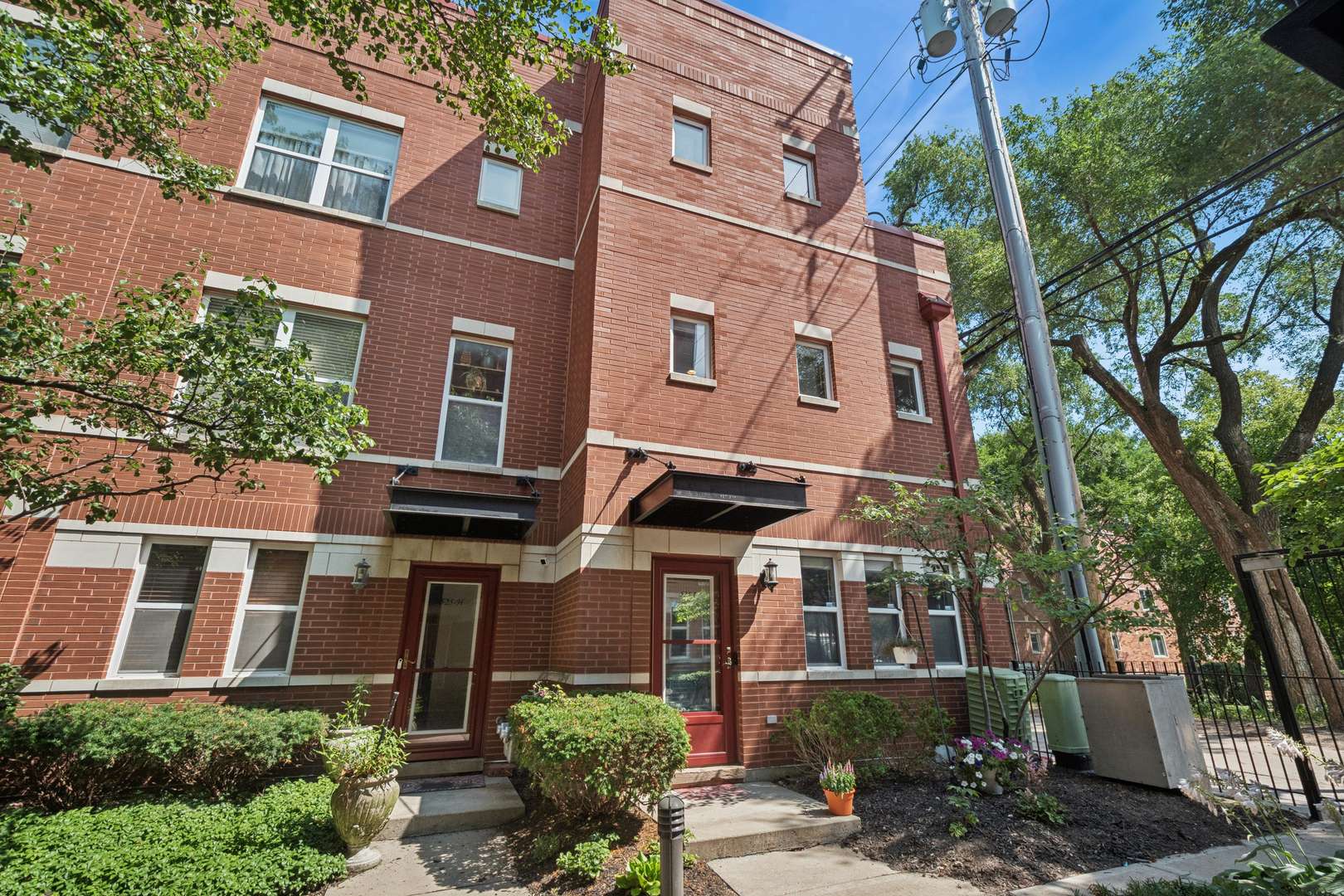 525 Chicago AVE #I, Evanston, IL 60202
