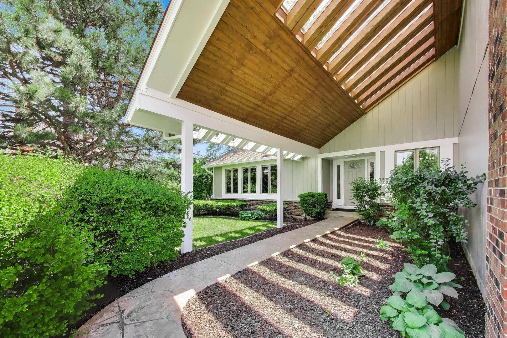 611 W Whiting LN, Arlington Heights, IL 60004