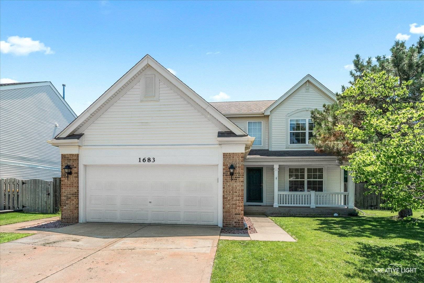 1683 Seaton LN, Elgin, IL 60123