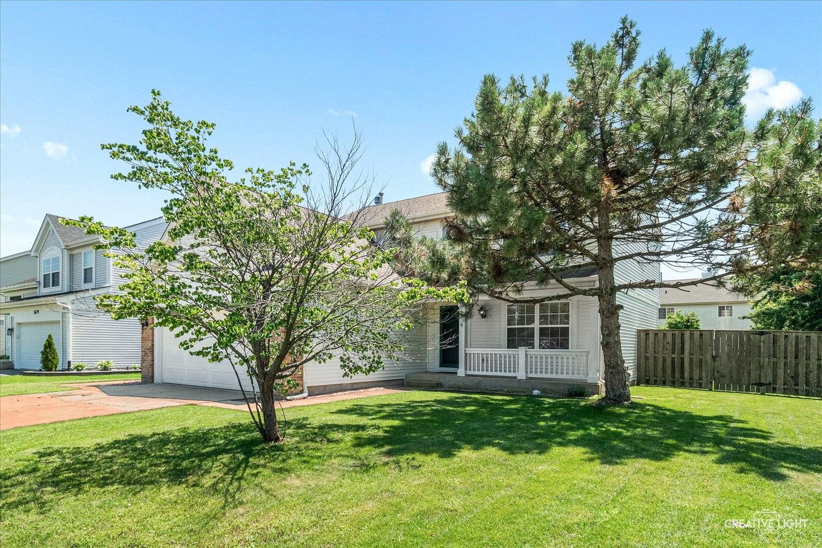 1683 Seaton LN, Elgin, IL 60123