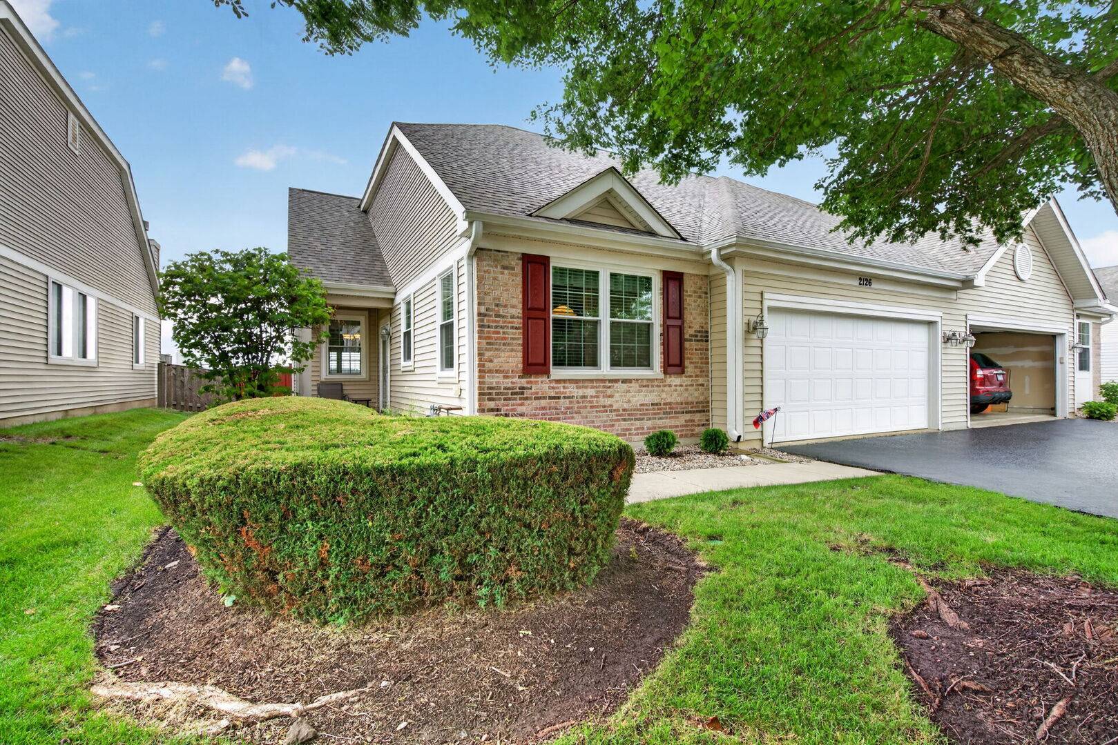 2126 Tremont LN, Joliet, IL 60431