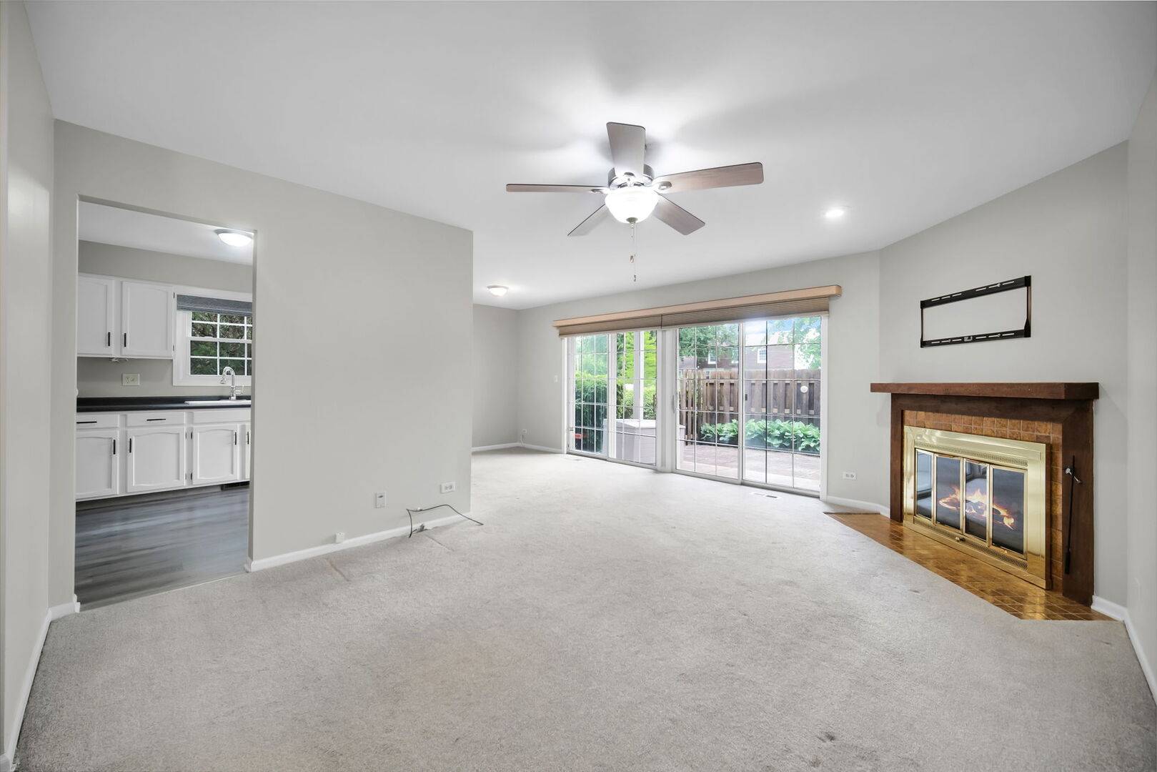 1671 Grosvenor CIR #B, Wheaton, IL 60189