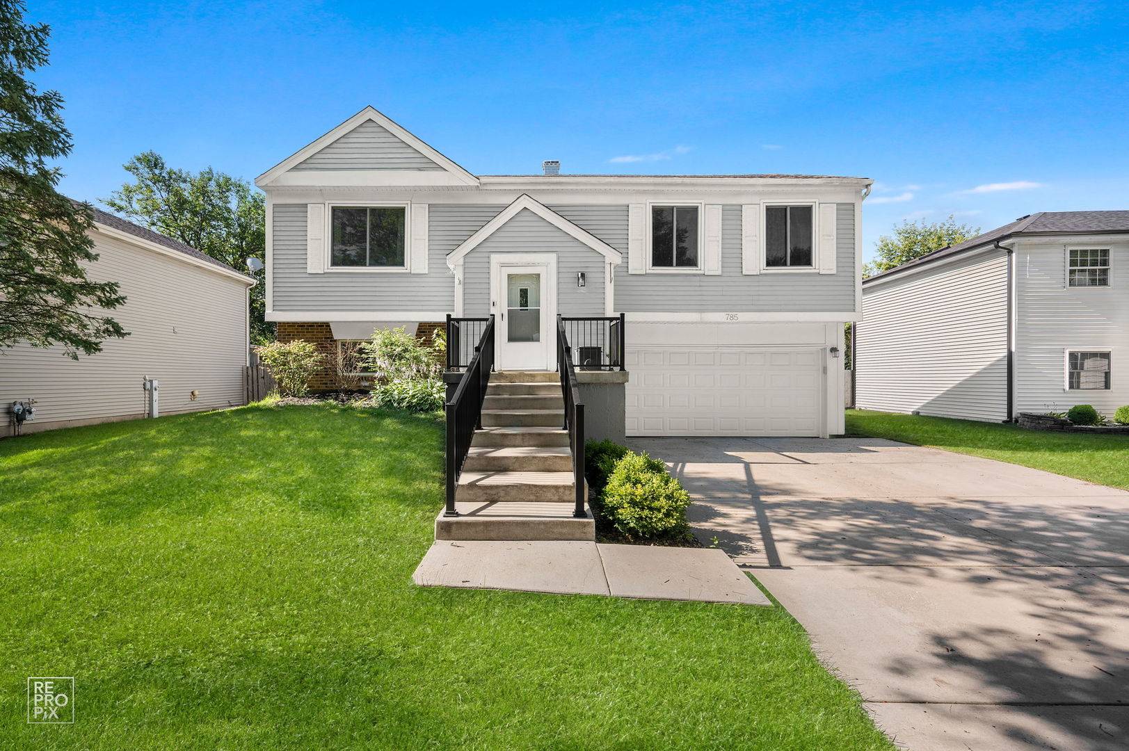 785 W Appletree LN, Bartlett, IL 60103