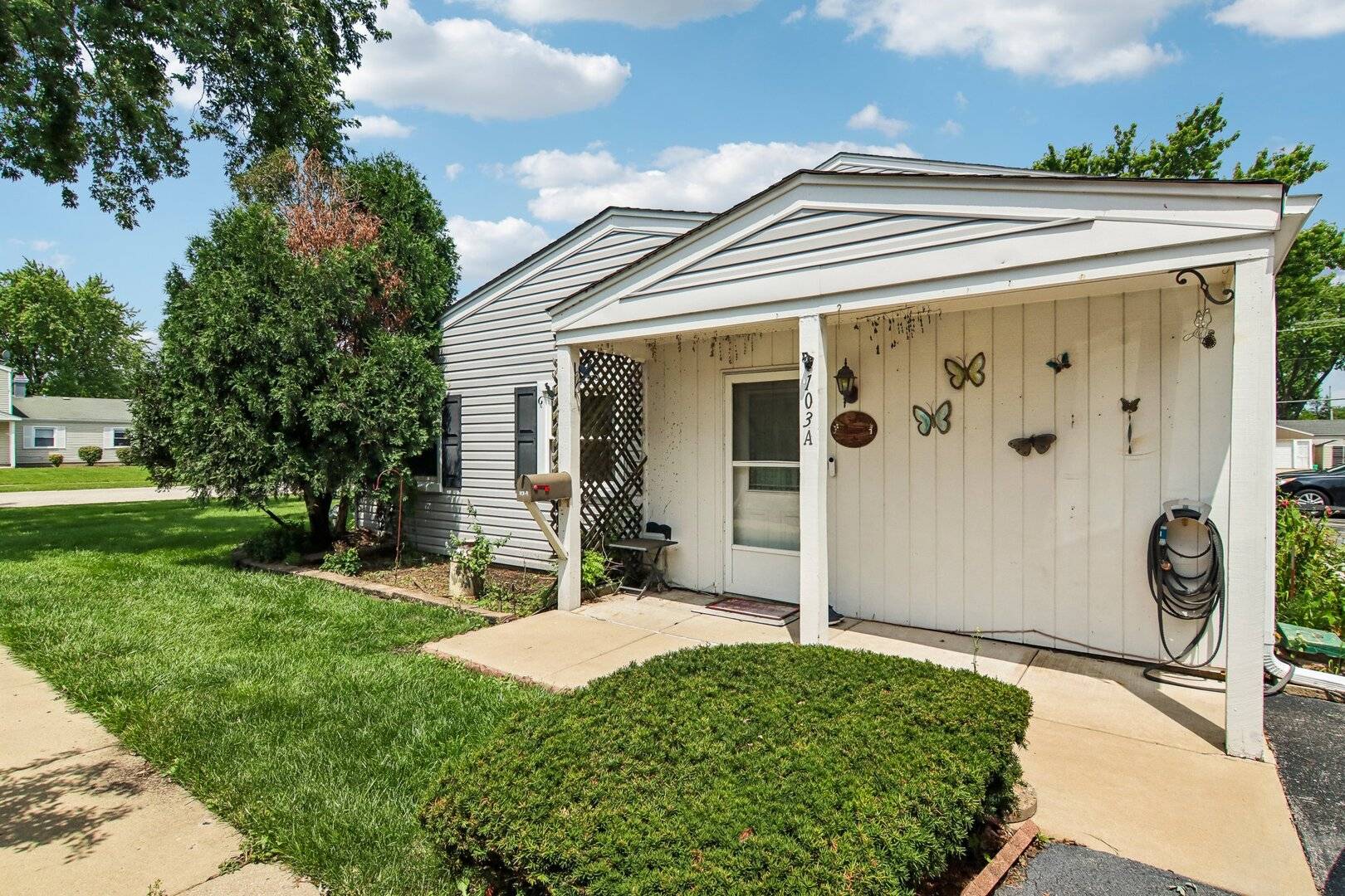 103 Daniel CT #A, Bartlett, IL 60103