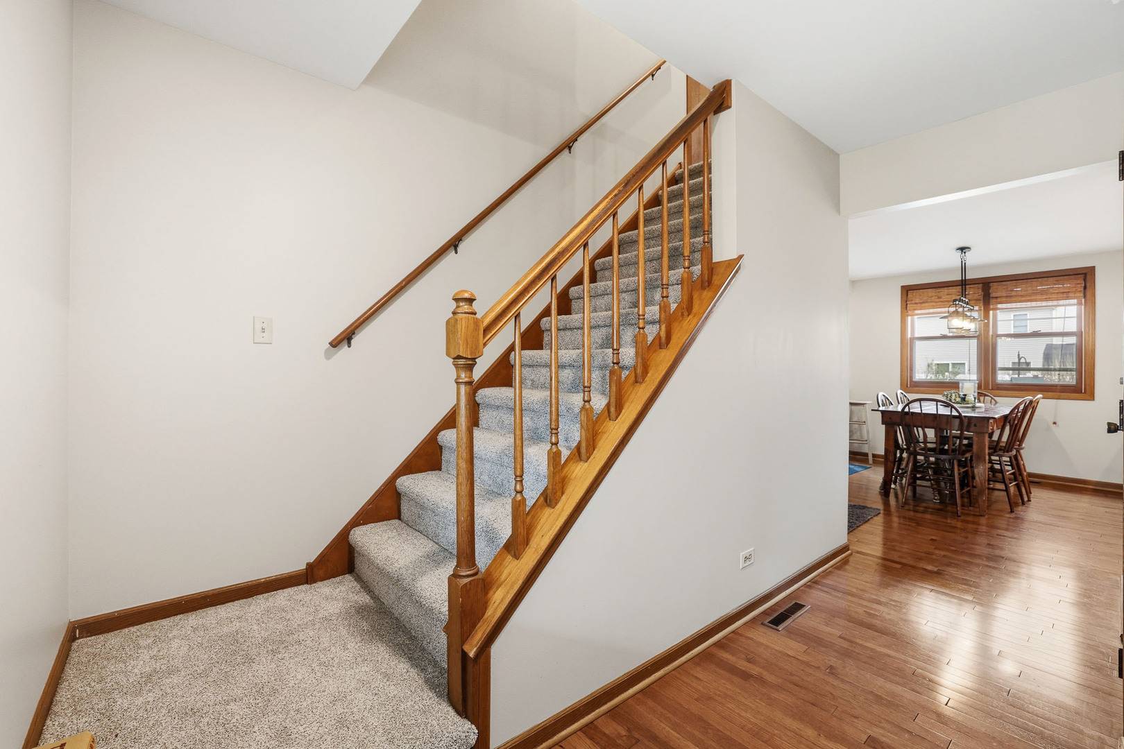 637 N Lyle AVE, Elgin, IL 60123