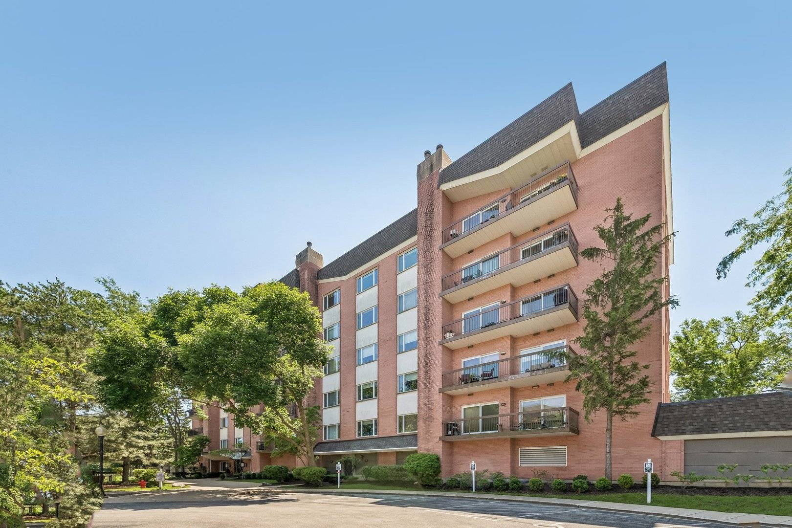 209 Rivershire LN #504, Lincolnshire, IL 60069