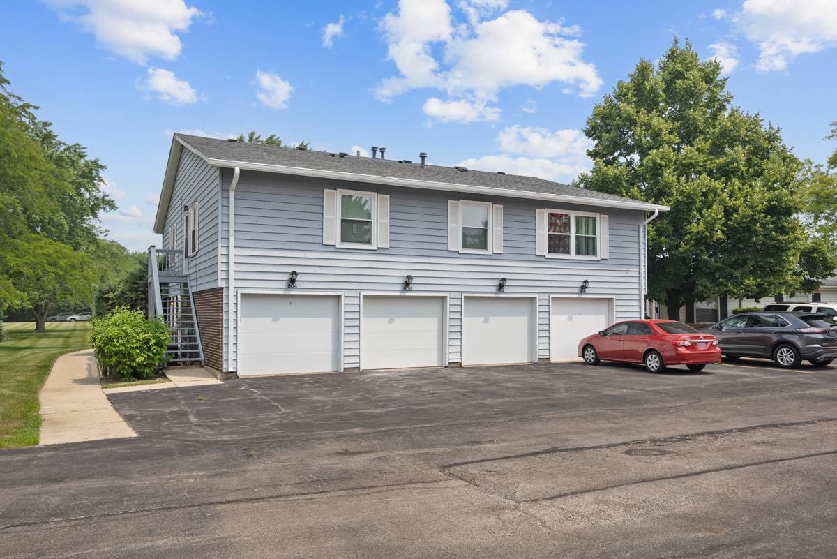 806 Pahl RD #806, Elk Grove Village, IL 60007