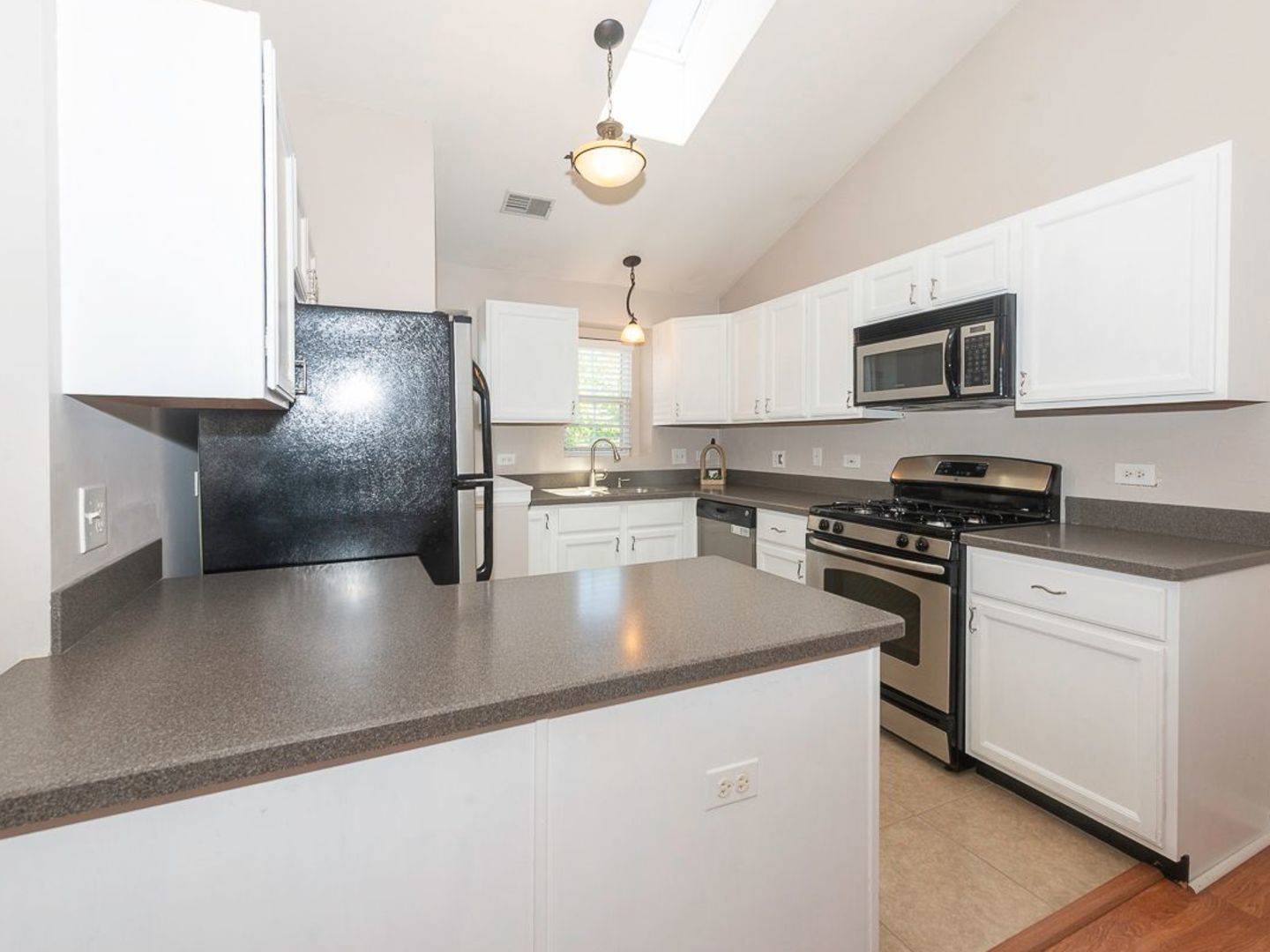 1741 Heron AVE #D, Schaumburg, IL 60193
