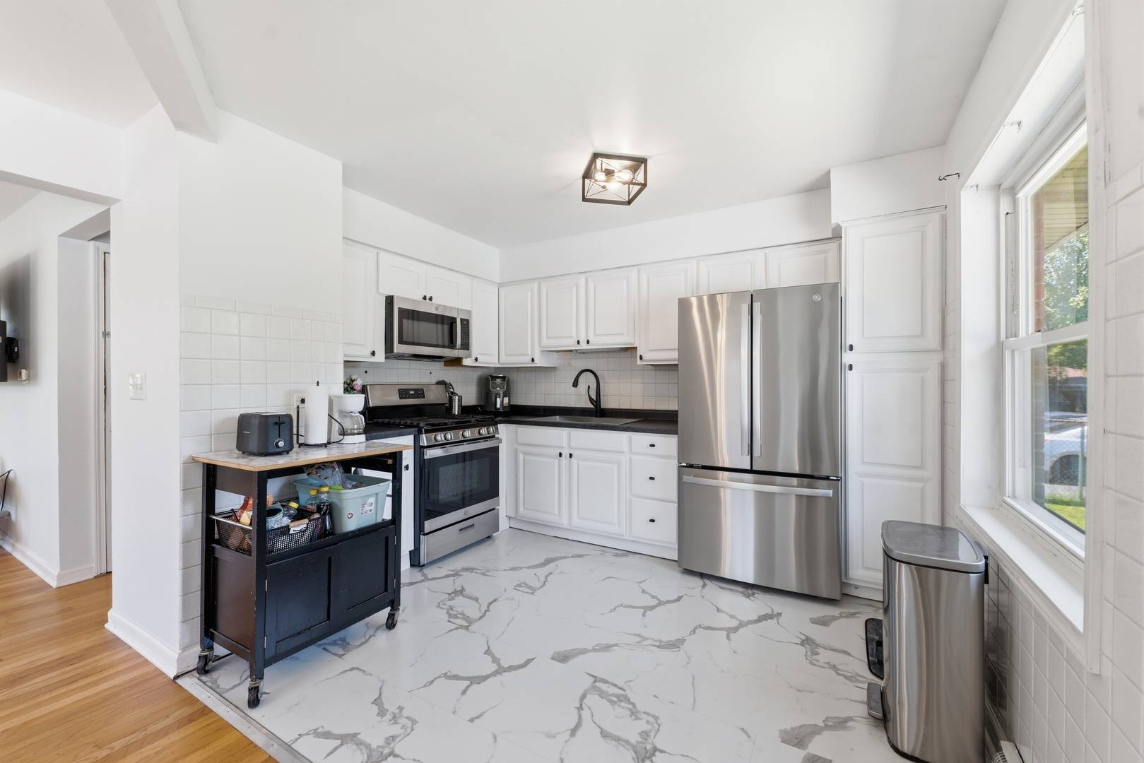 322 E Alden DR, Addison, IL 60101