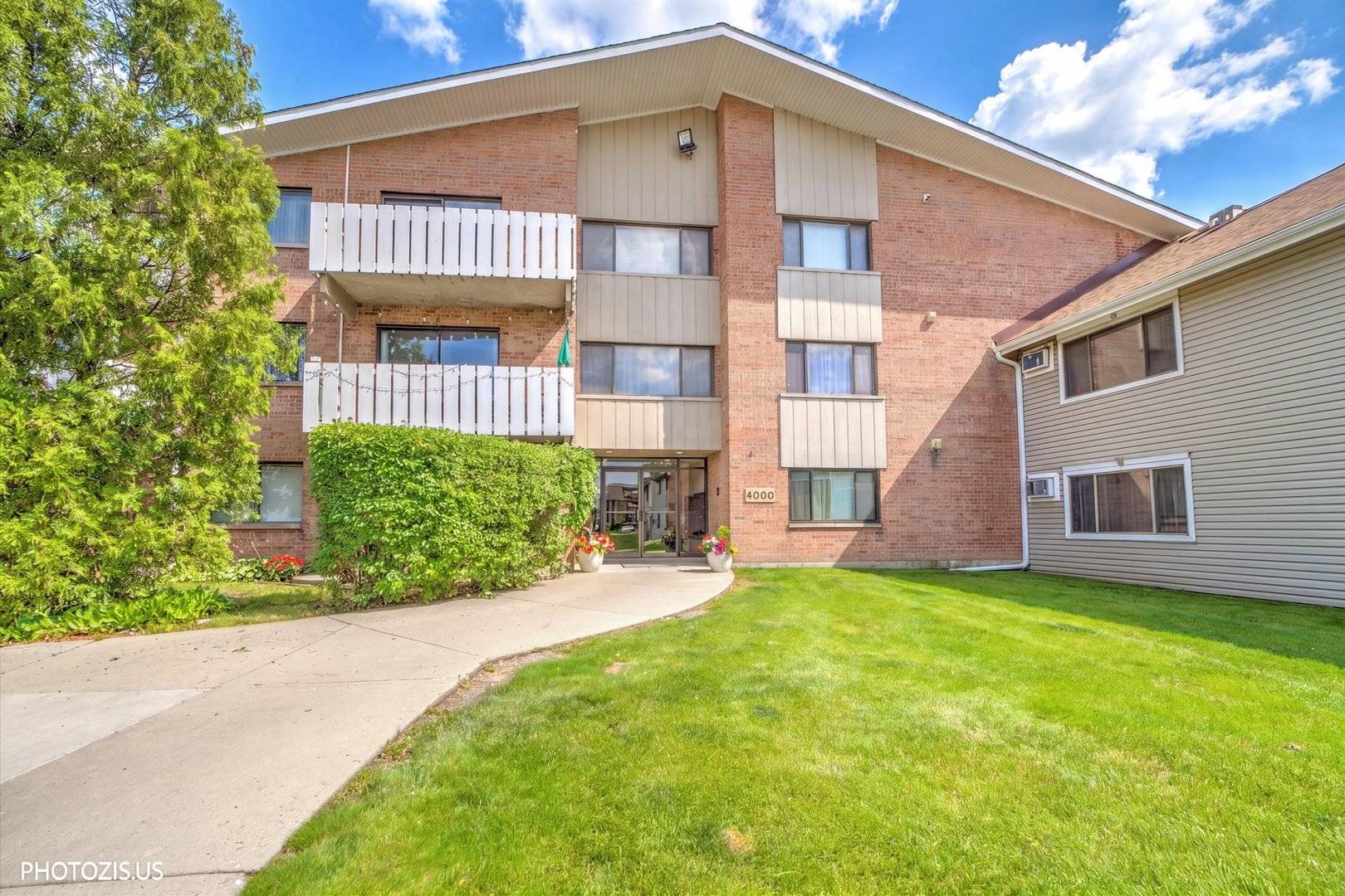 4000 Bayside DR #207, Palatine, IL 60074
