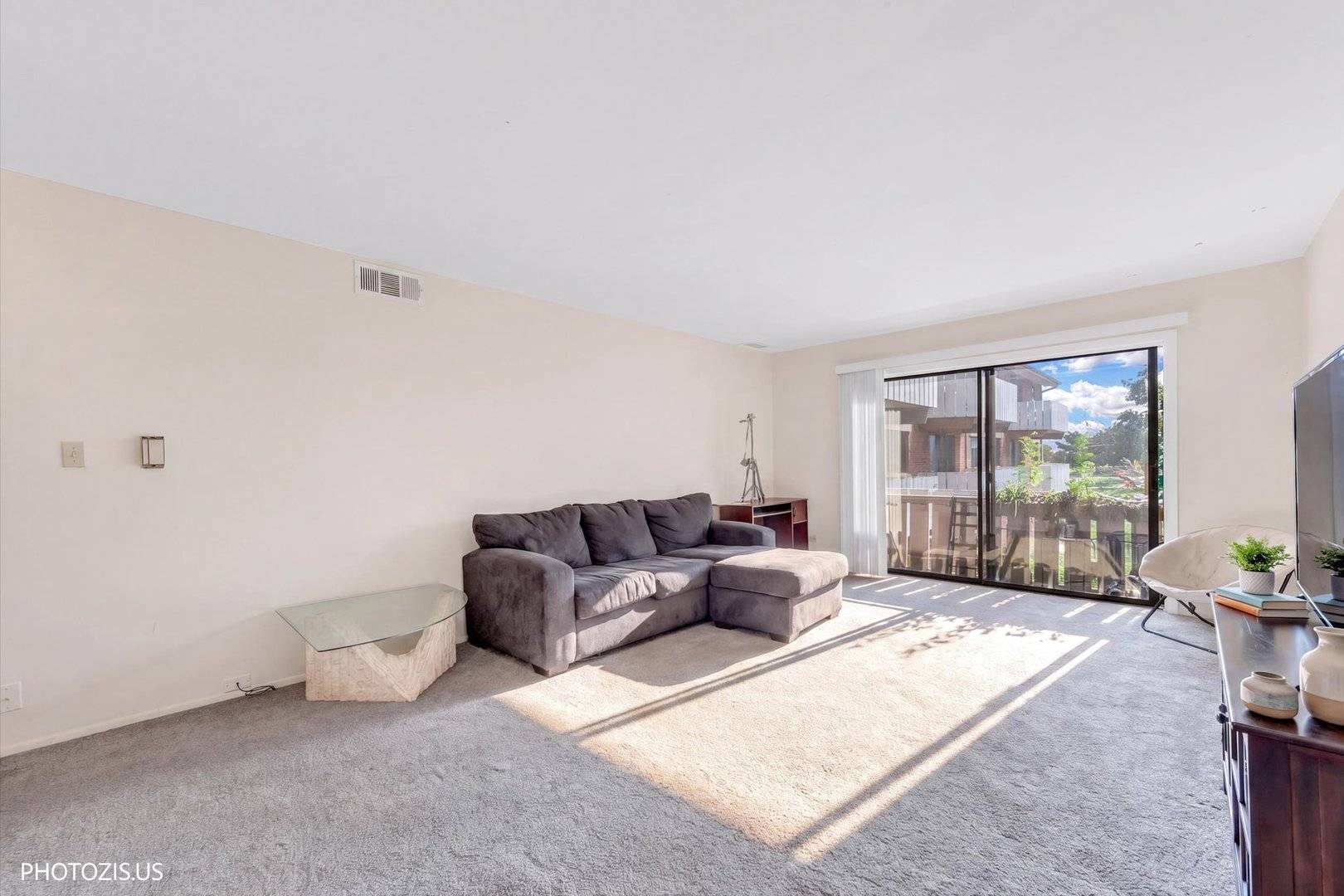 4000 Bayside DR #207, Palatine, IL 60074
