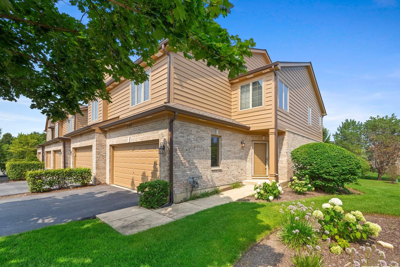 146 Santa Fe LN, Willow Springs, IL 60480