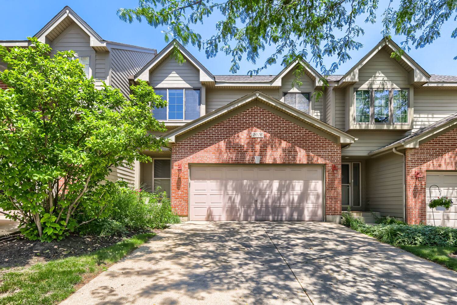 2016 Jeffrey LN #2016, Elgin, IL 60123