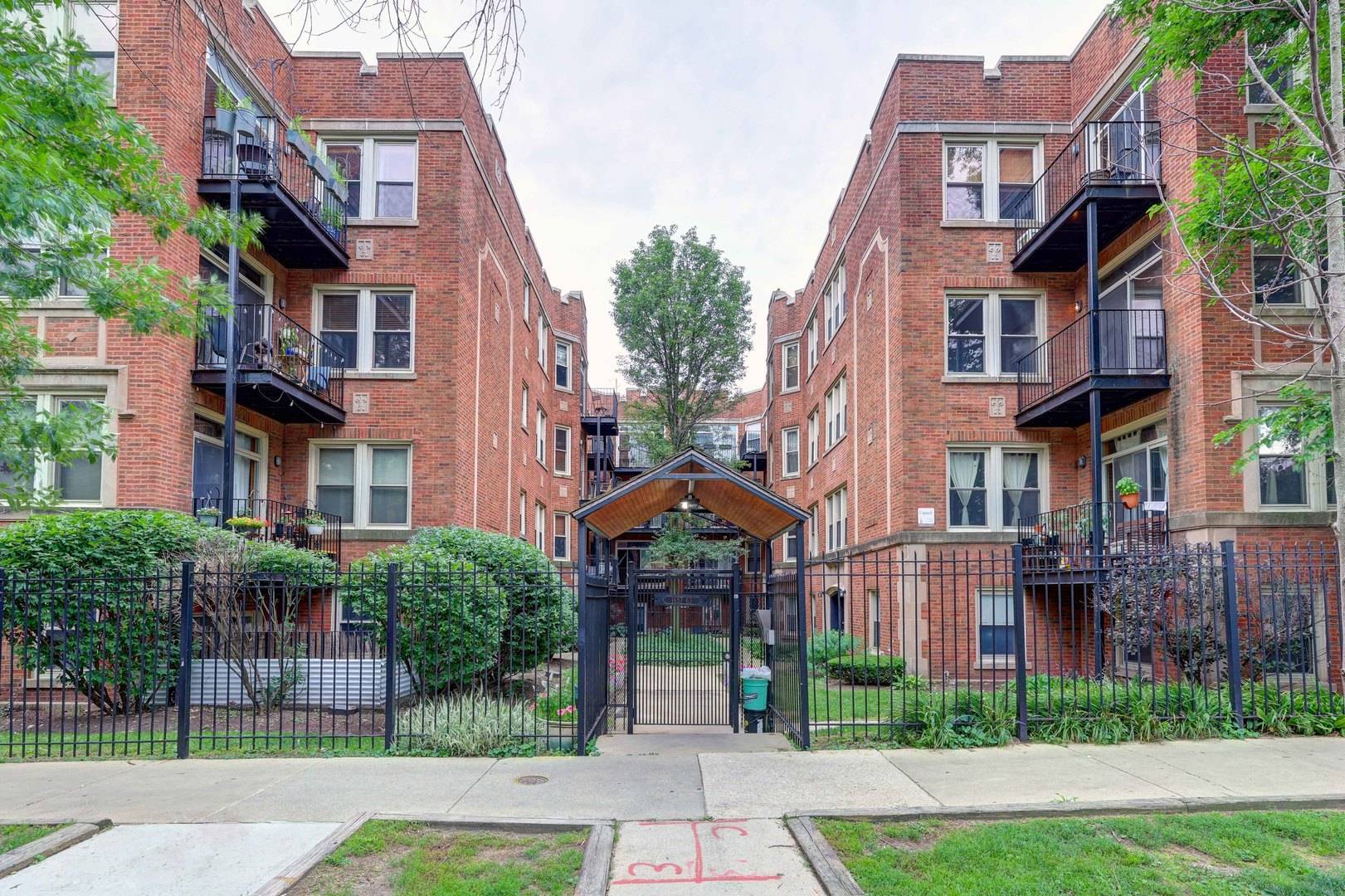 1663 W Pratt BLVD #2, Chicago, IL 60626
