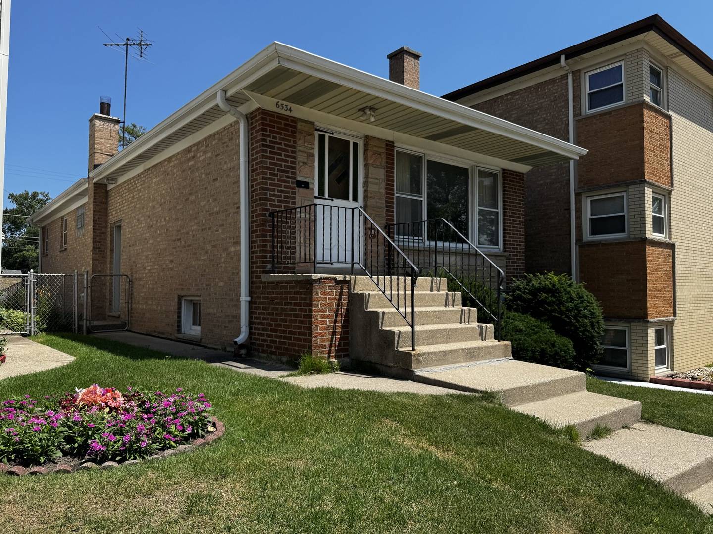 6534 Gunnison ST, Harwood Heights, IL 60706