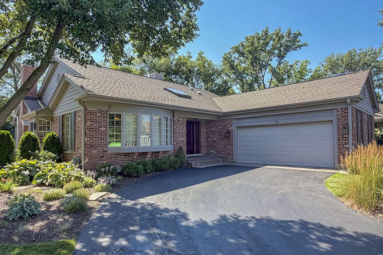 39 Ravenscraig LN, Inverness, IL 60067