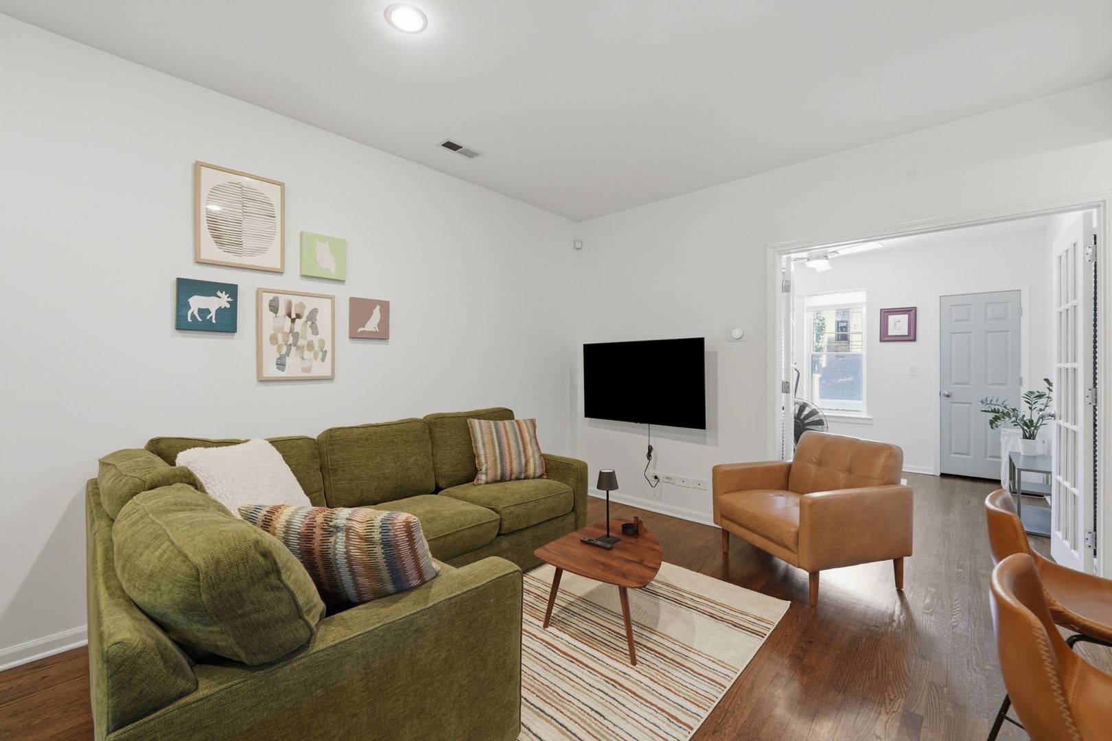 1733 W Catalpa AVE #1, Chicago, IL 60640