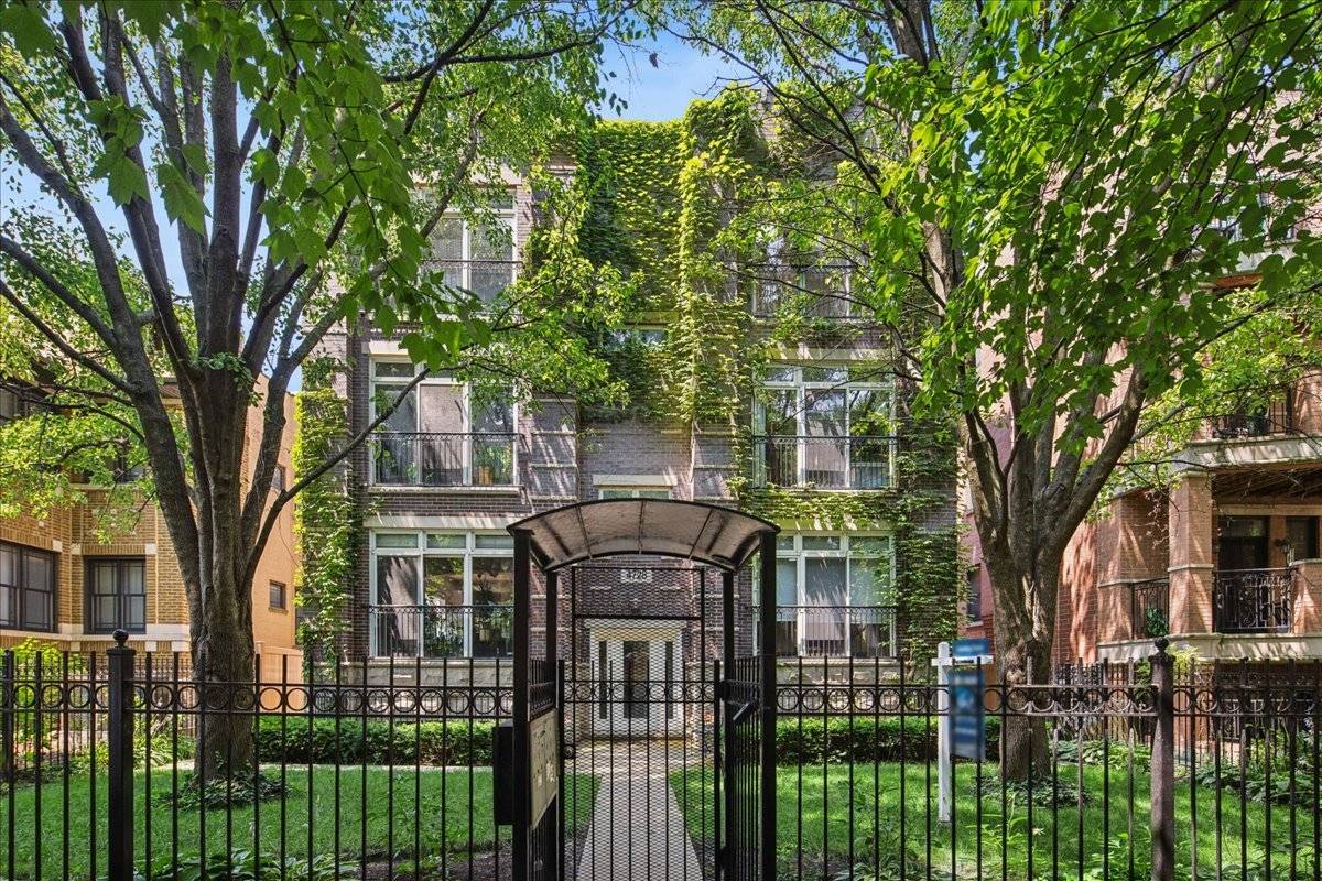 4728 N Malden ST #3N, Chicago, IL 60640