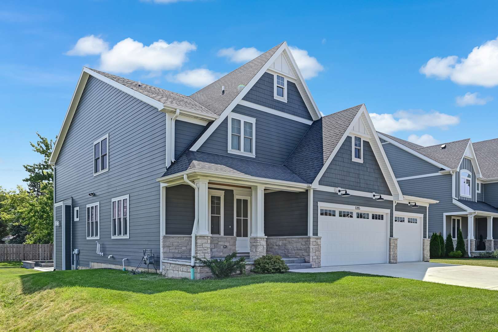 1205 RIDGE RD, Westmont, IL 60559