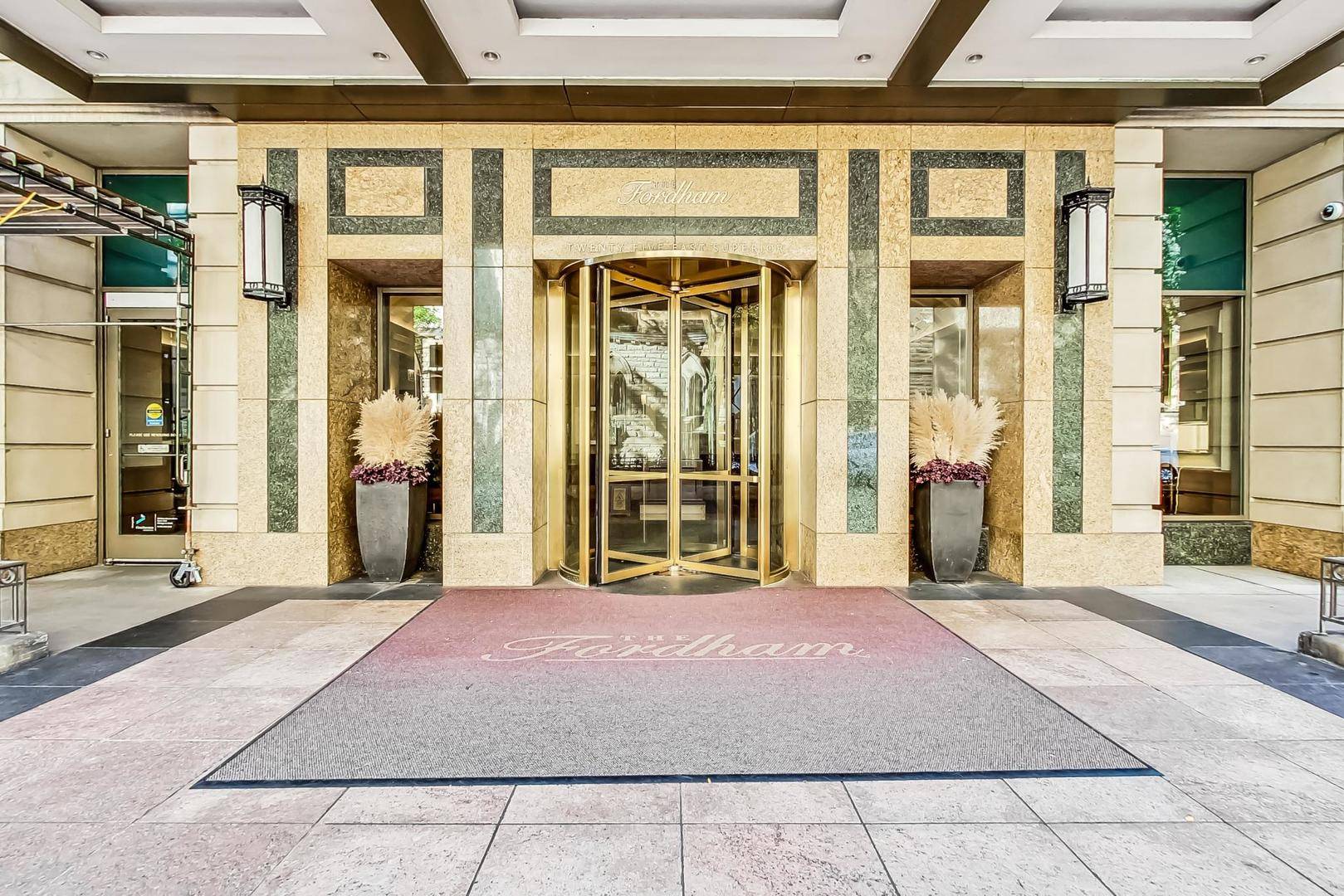 25 E Superior ST #404, Chicago, IL 60611