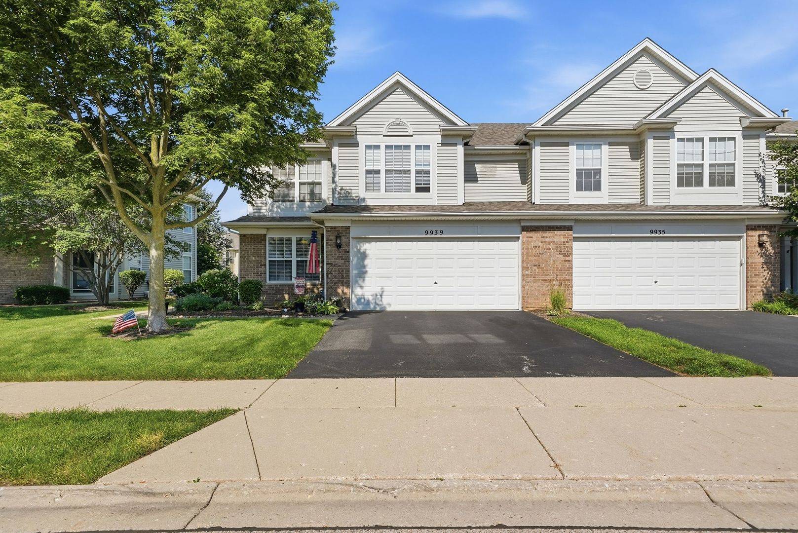 9939 Wakefield LN #9939, Huntley, IL 60142