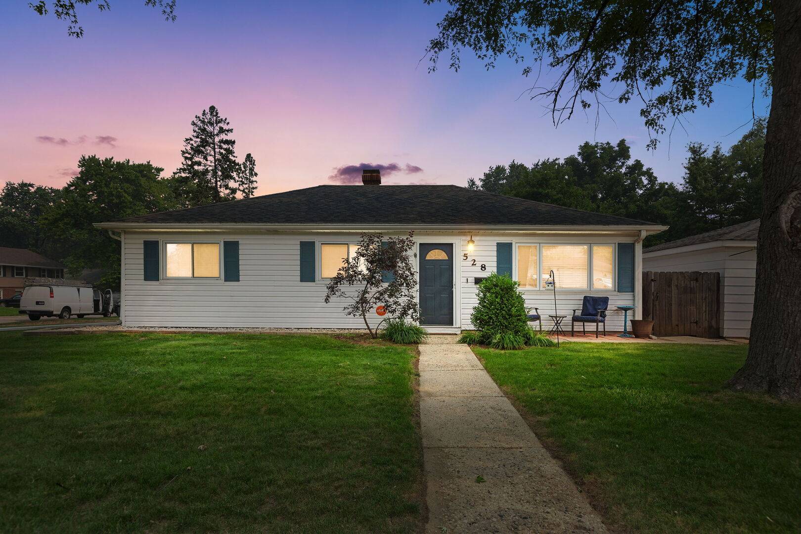 528 W Crystal ST, Mundelein, IL 60060
