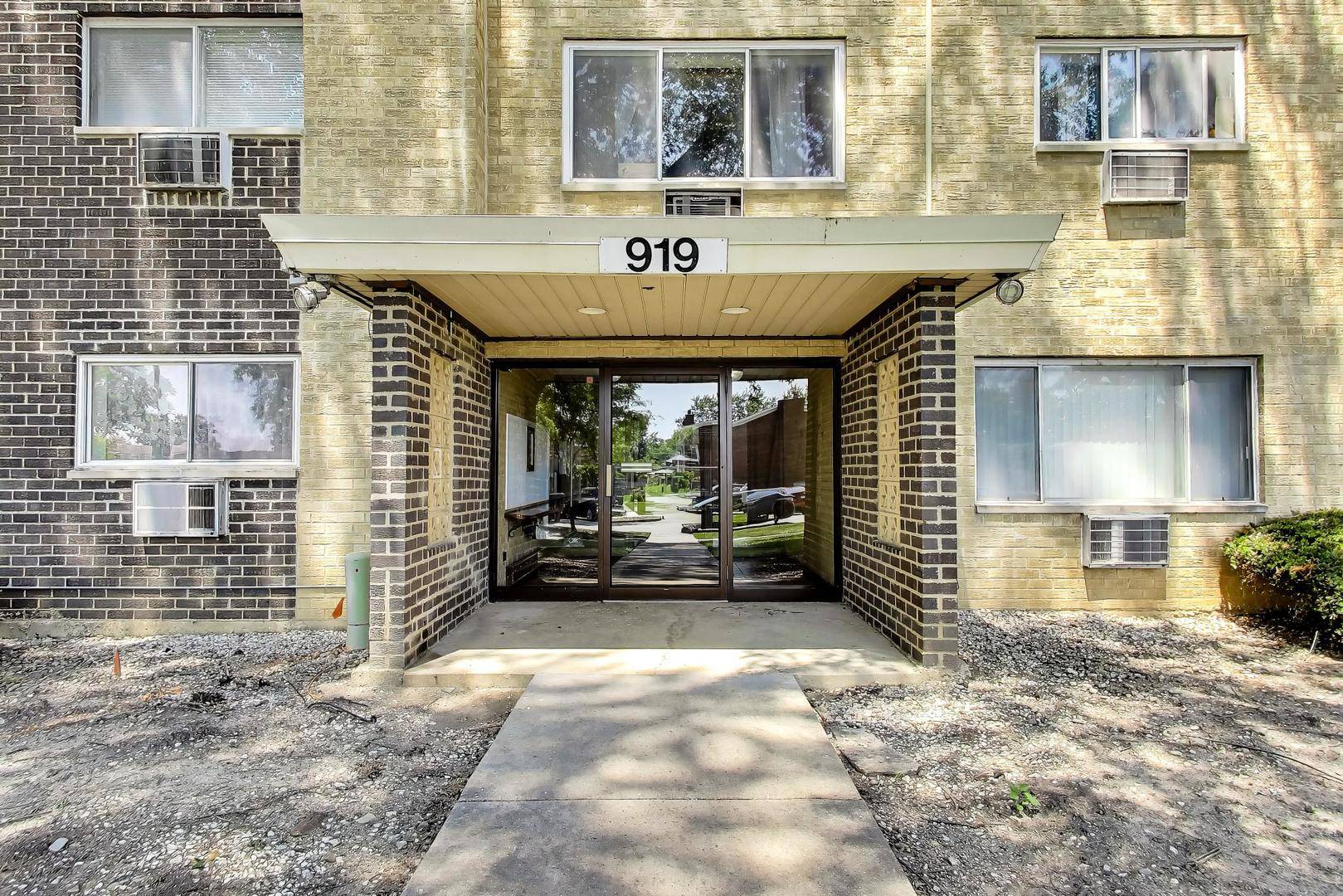 919 N Boxwood DR #108, Mount Prospect, IL 60056