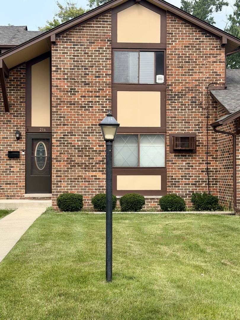 1S216 Ardmore AVE, Villa Park, IL 60181