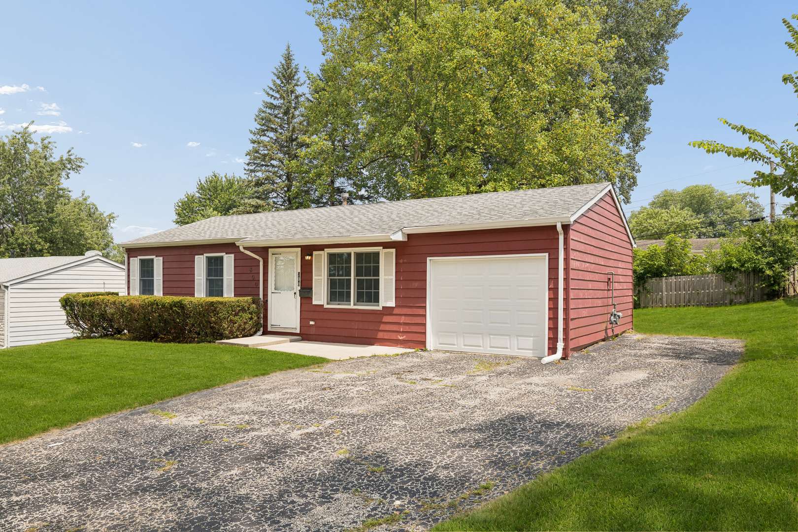 300 Macgregor RD, Lockport, IL 60441