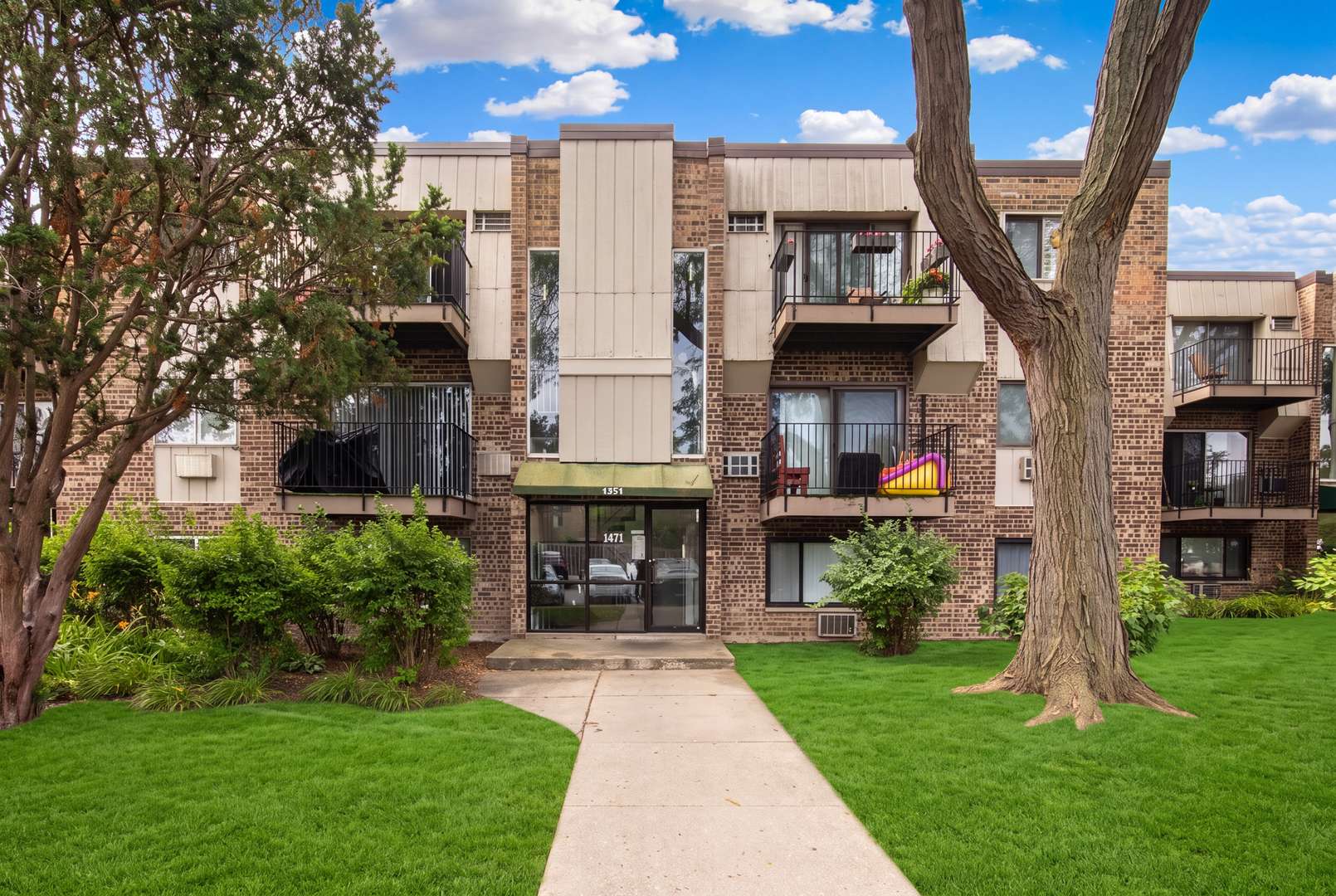 1471 N Winslowe DR #201, Palatine, IL 60074