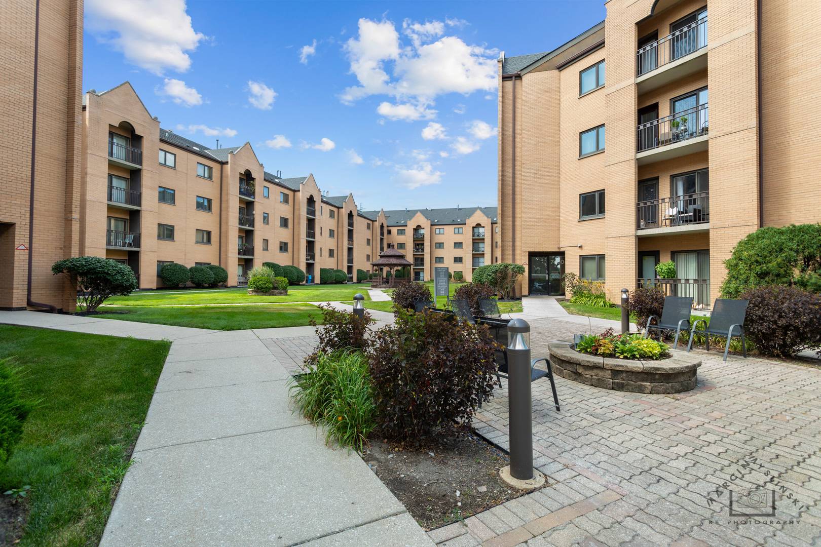 7410 W Lawrence AVE #421, Harwood Heights, IL 60706