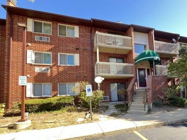 820 N Lakeside DR #3A, Vernon Hills, IL 60061