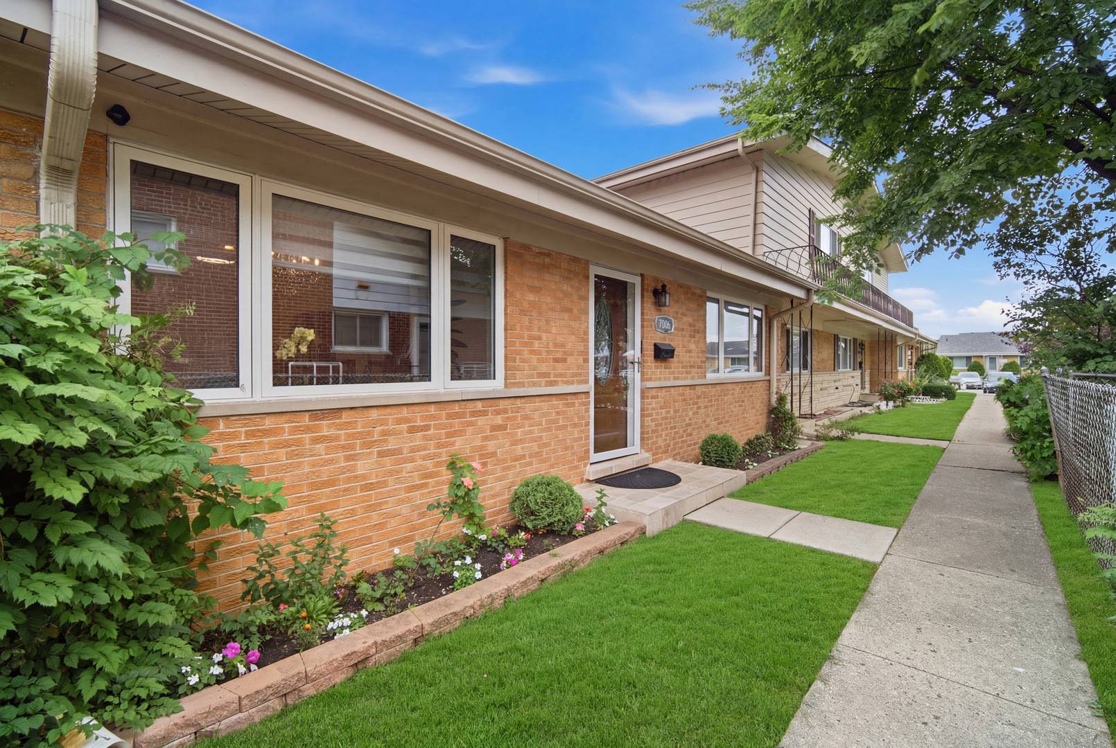 7006 W Carol AVE, Niles, IL 60714