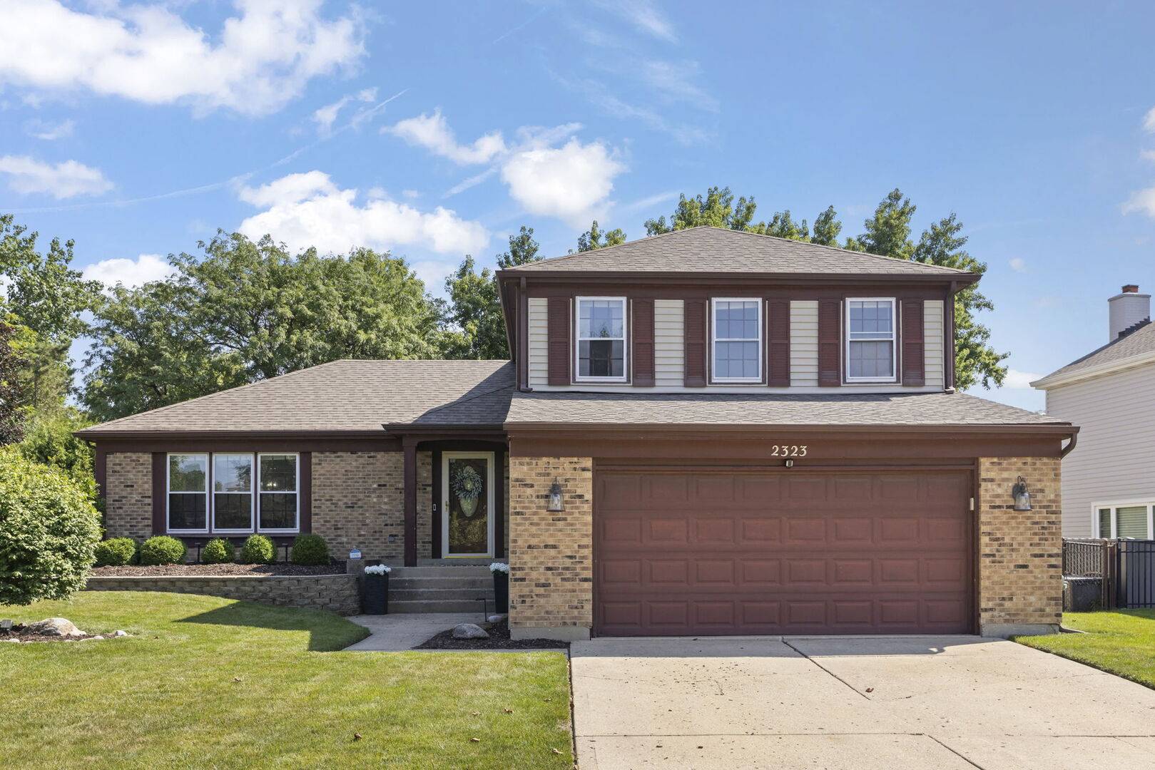 2323 Richmond DR, Wheaton, IL 60189